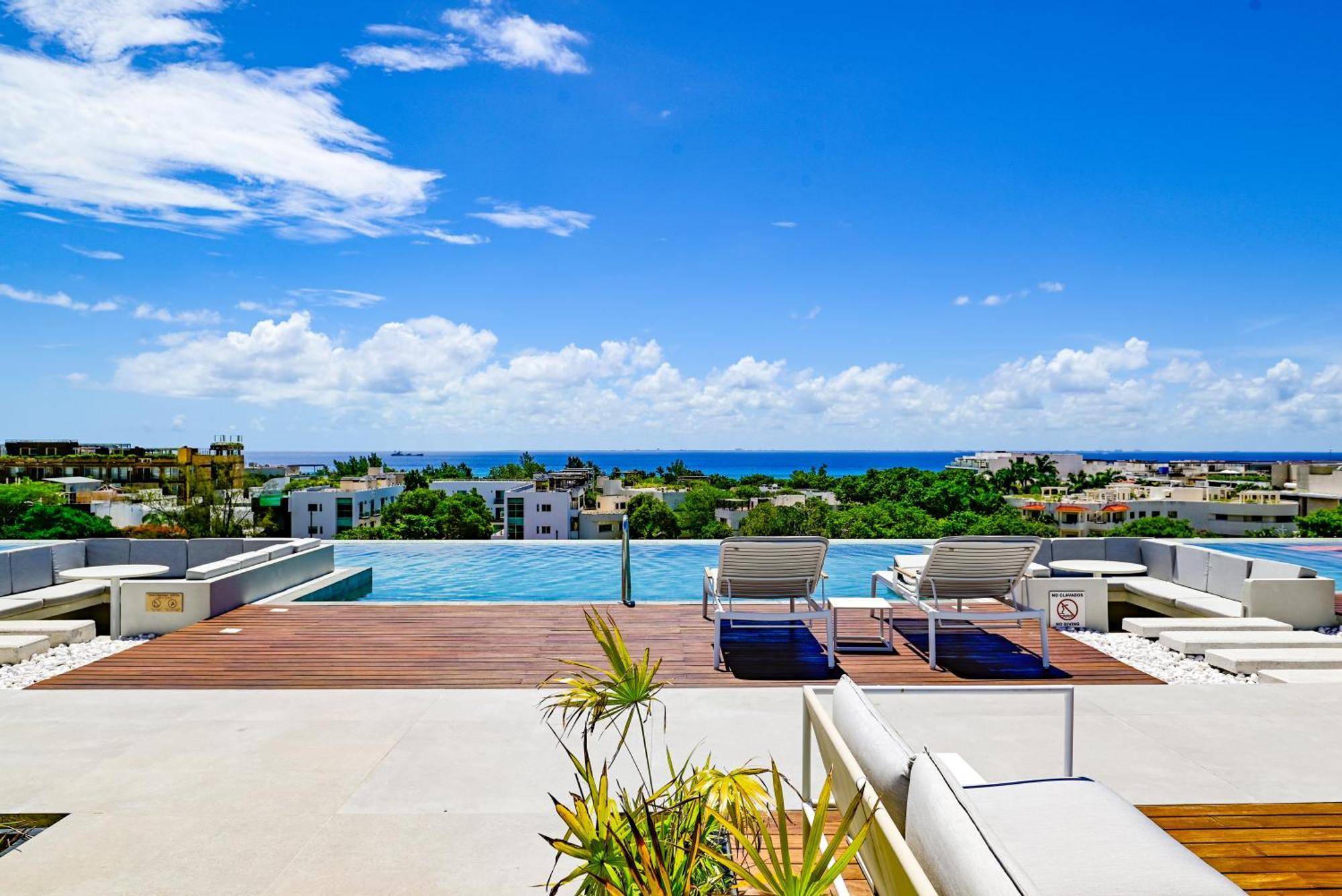 Hotel Aloft Playa Del Carmen Exterior foto Rooftop pool at the Ritz-Carlton, Dorado Beach, Puerto Rico