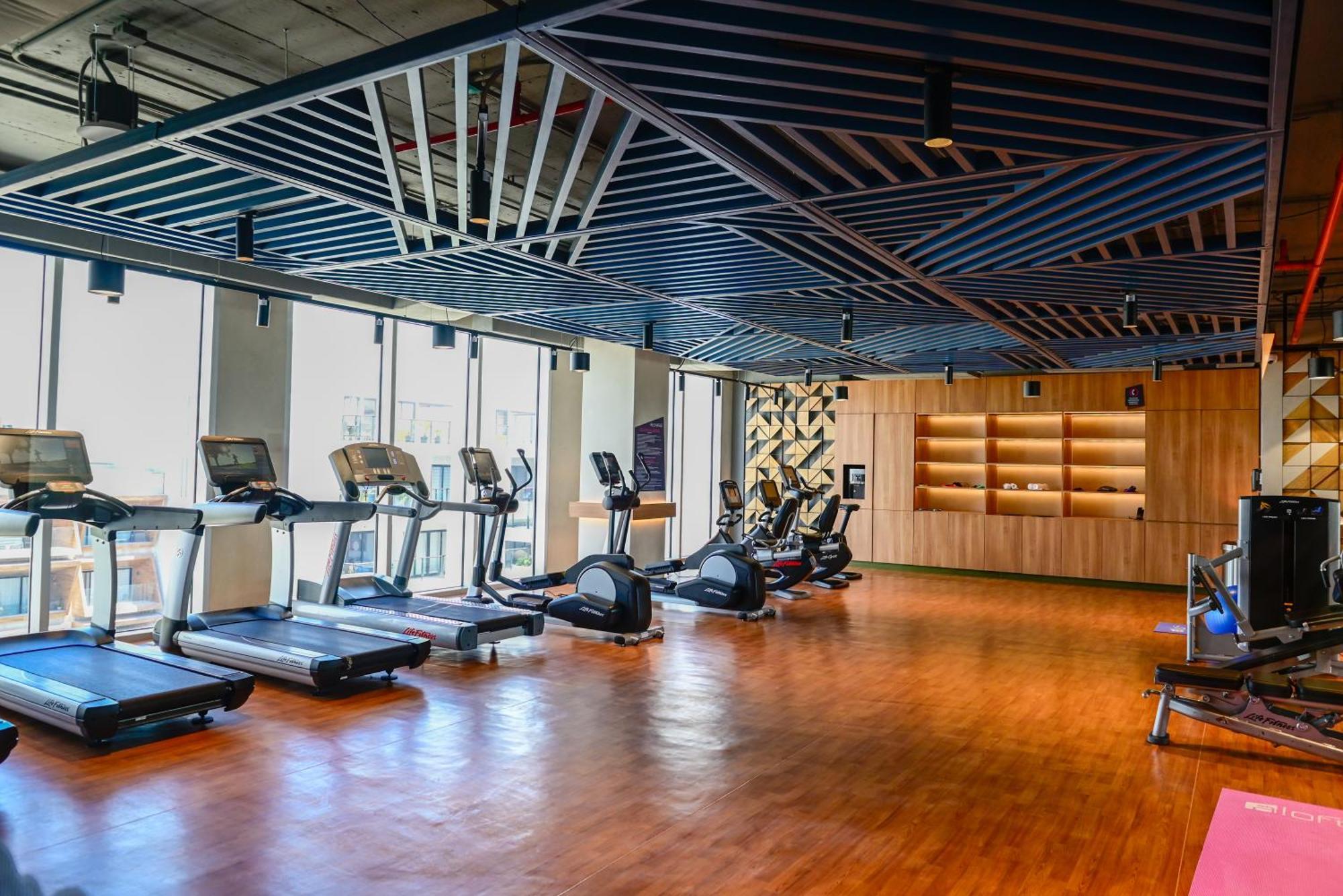 Hotel Aloft Playa Del Carmen Exterior foto The gym at the 1018