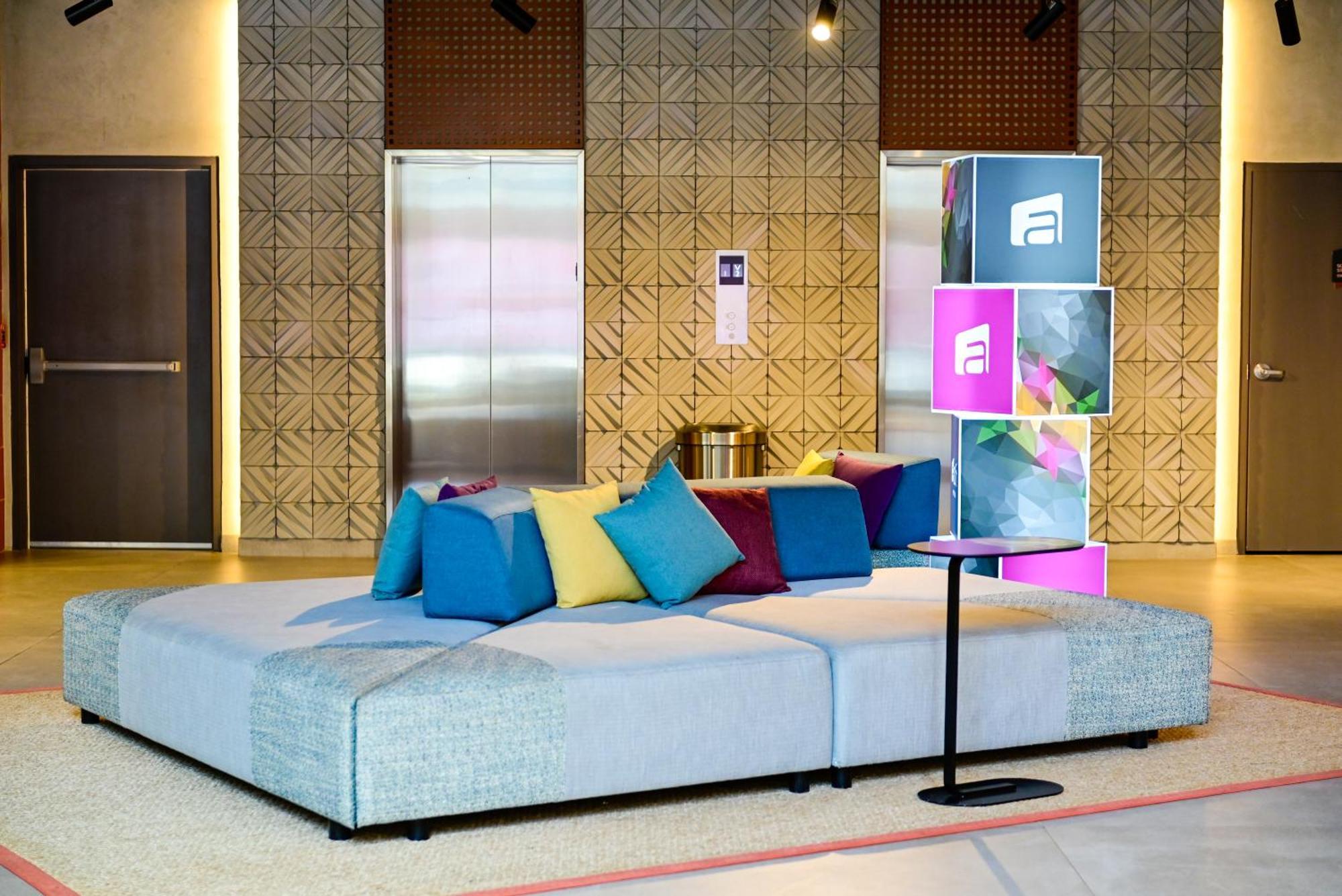 Hotel Aloft Playa Del Carmen Exterior foto The lobby of the hotel