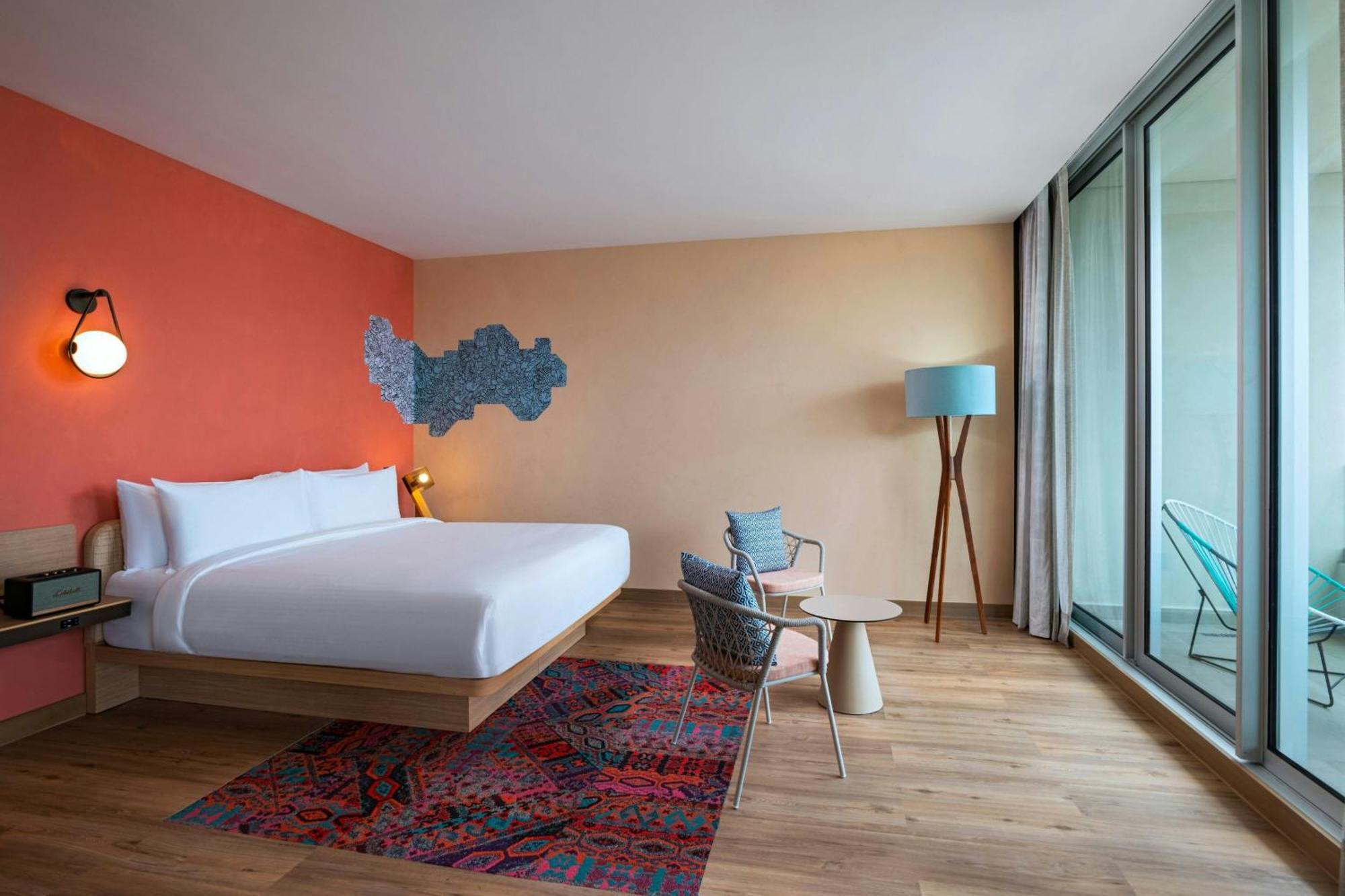 Hotel Aloft Playa Del Carmen Exterior foto A room at the hotel