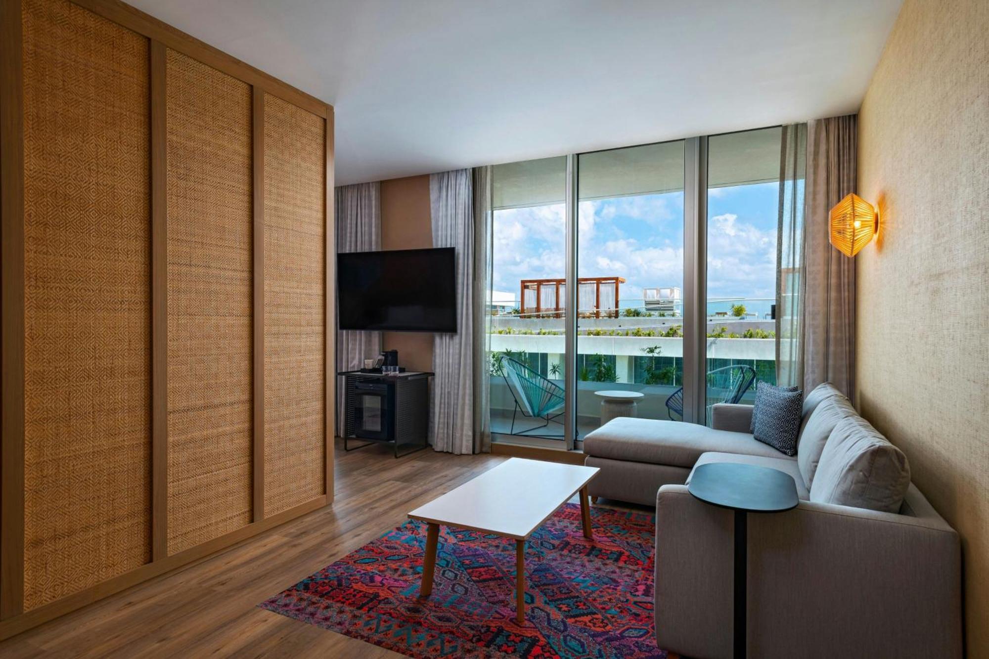 Hotel Aloft Playa Del Carmen Exterior foto A suite at the W Miami