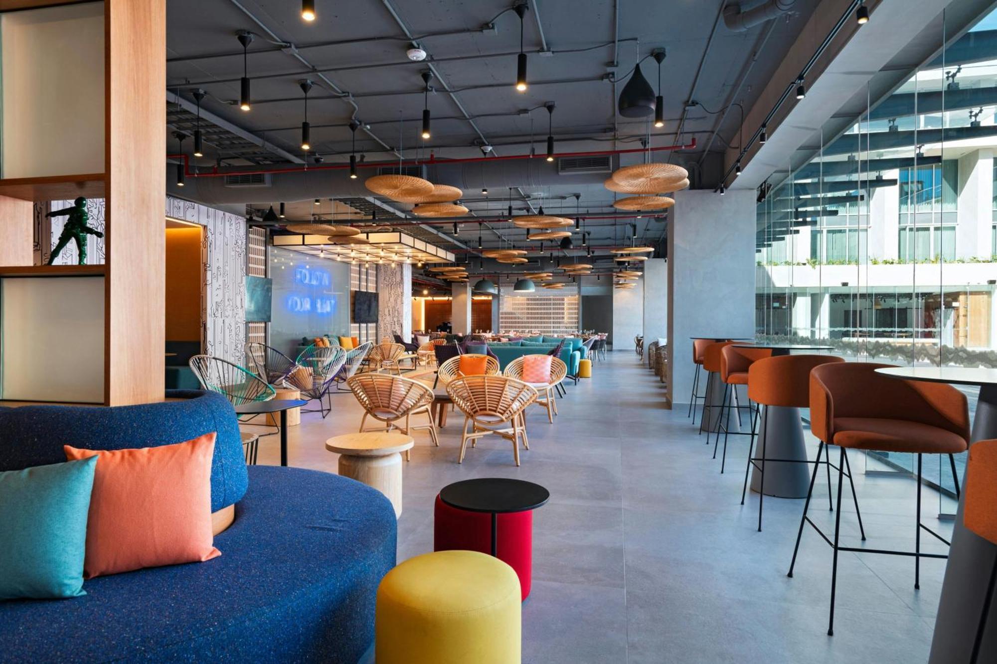 Hotel Aloft Playa Del Carmen Exterior foto The lounge at the airport