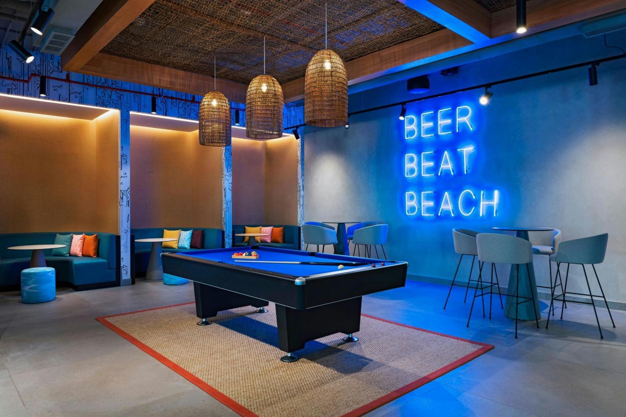 Hotel Aloft Playa Del Carmen Exterior foto The pool table at the 2018 edition of the lounge