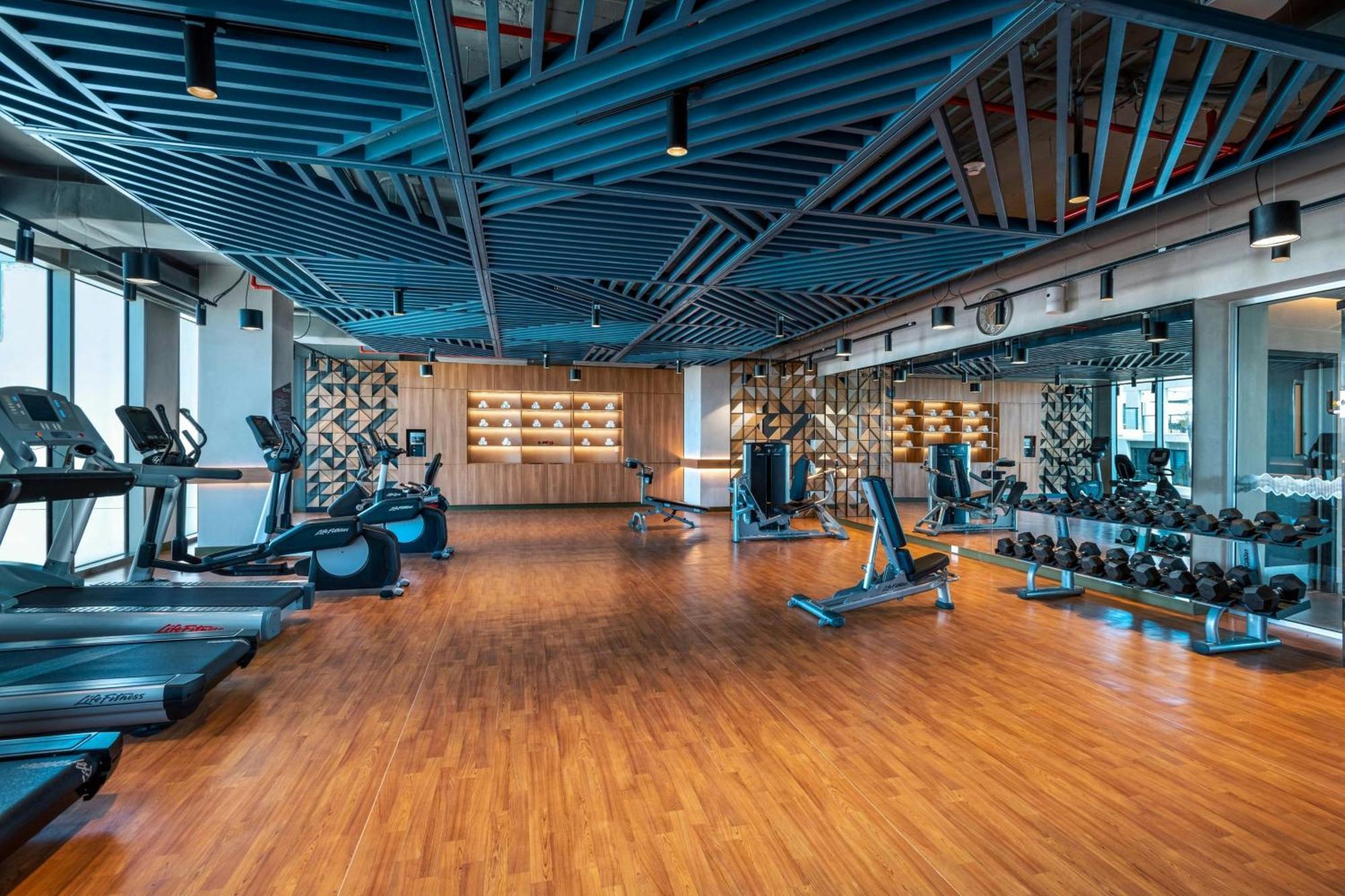 Hotel Aloft Playa Del Carmen Exterior foto The gym at the 1018